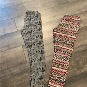 2 pairs of leggings